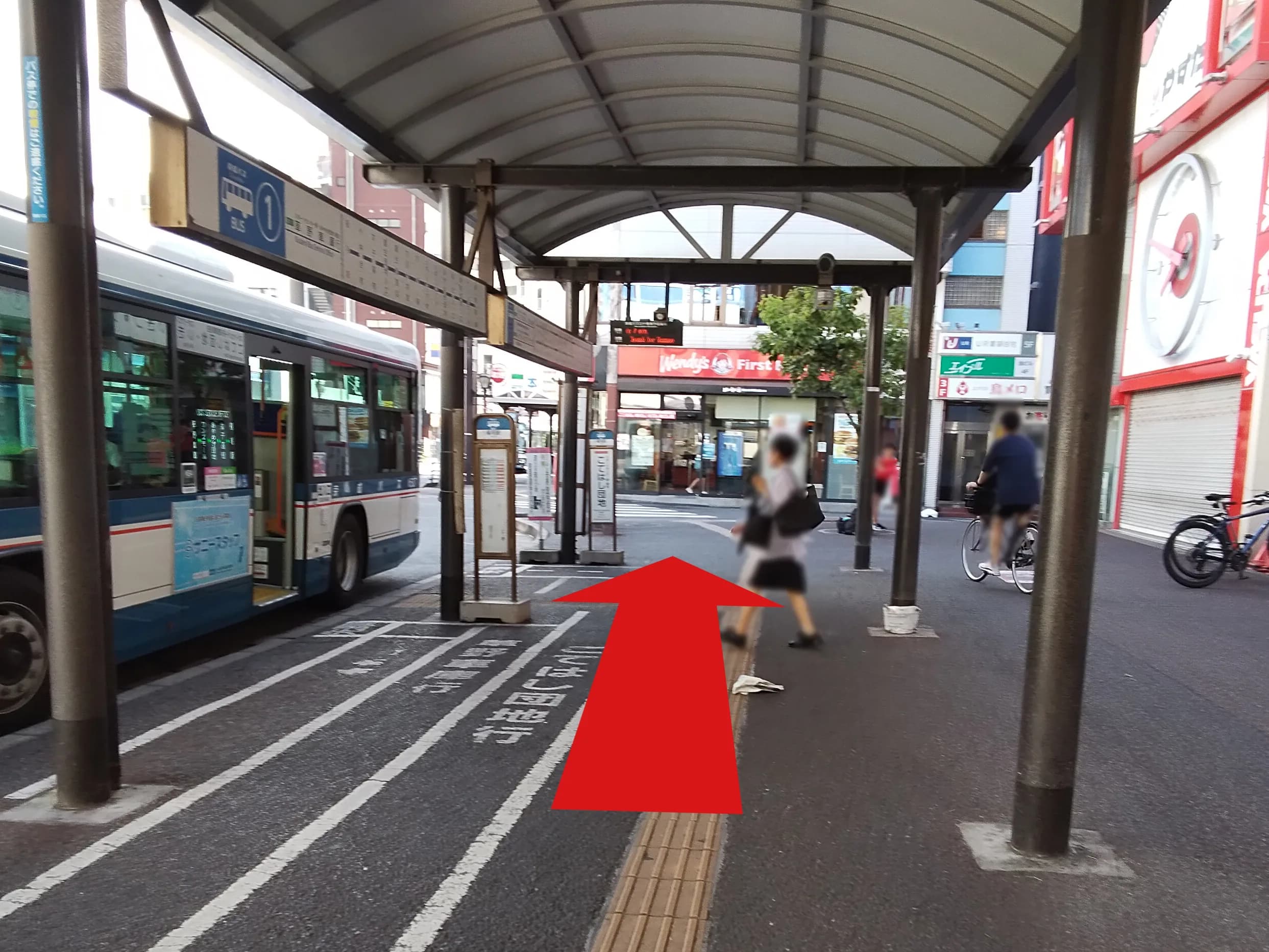 イオン稲毛店への道順 4: 直進