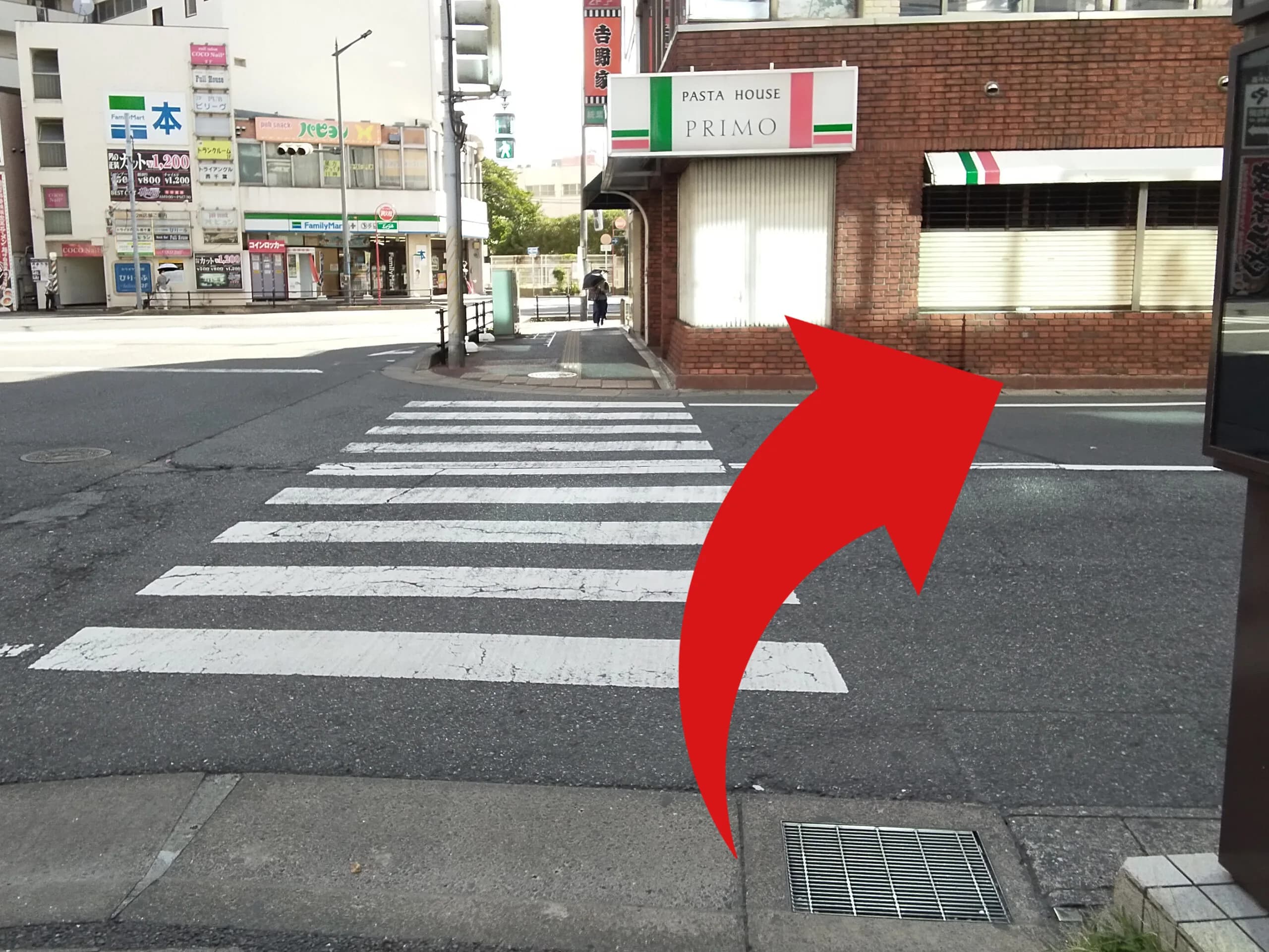 イオン稲毛店への道順 6: 信号を右に曲がる