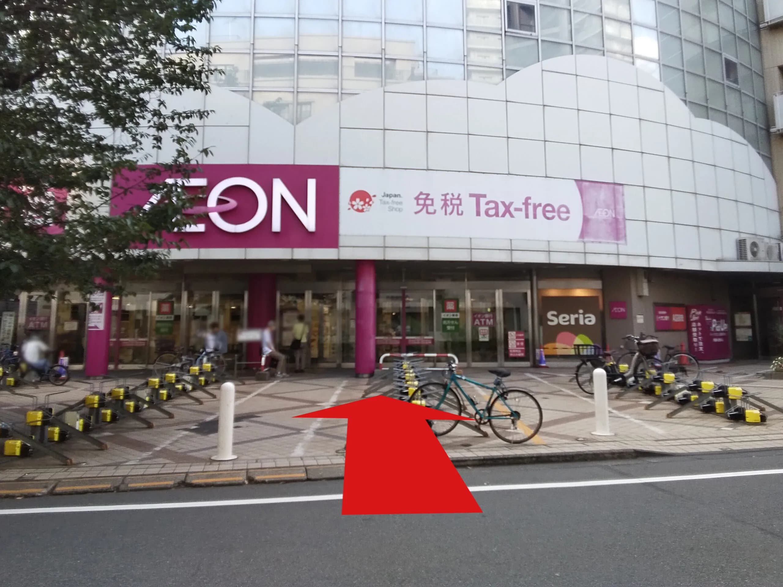 イオン稲毛店への道順 8: 入店して一番奥まで進みつきあたり