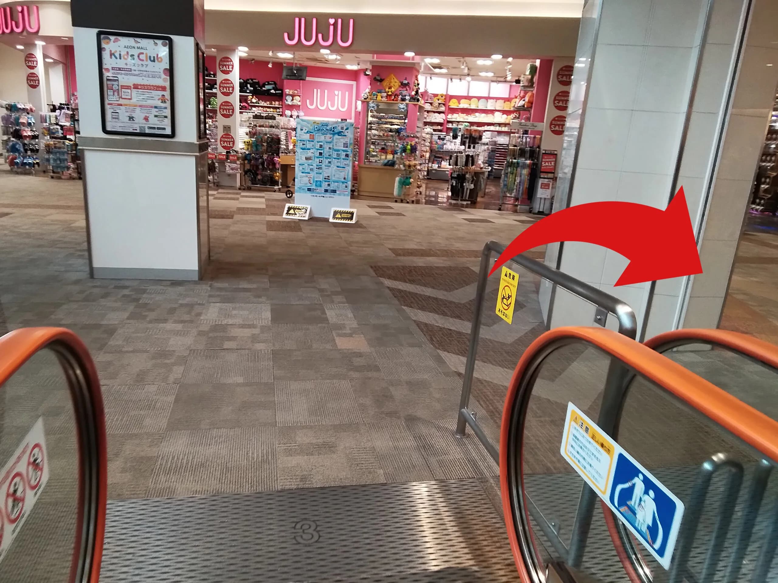 イオンモール千葉ニュータウン店への道順 3: 3F エスカレーター