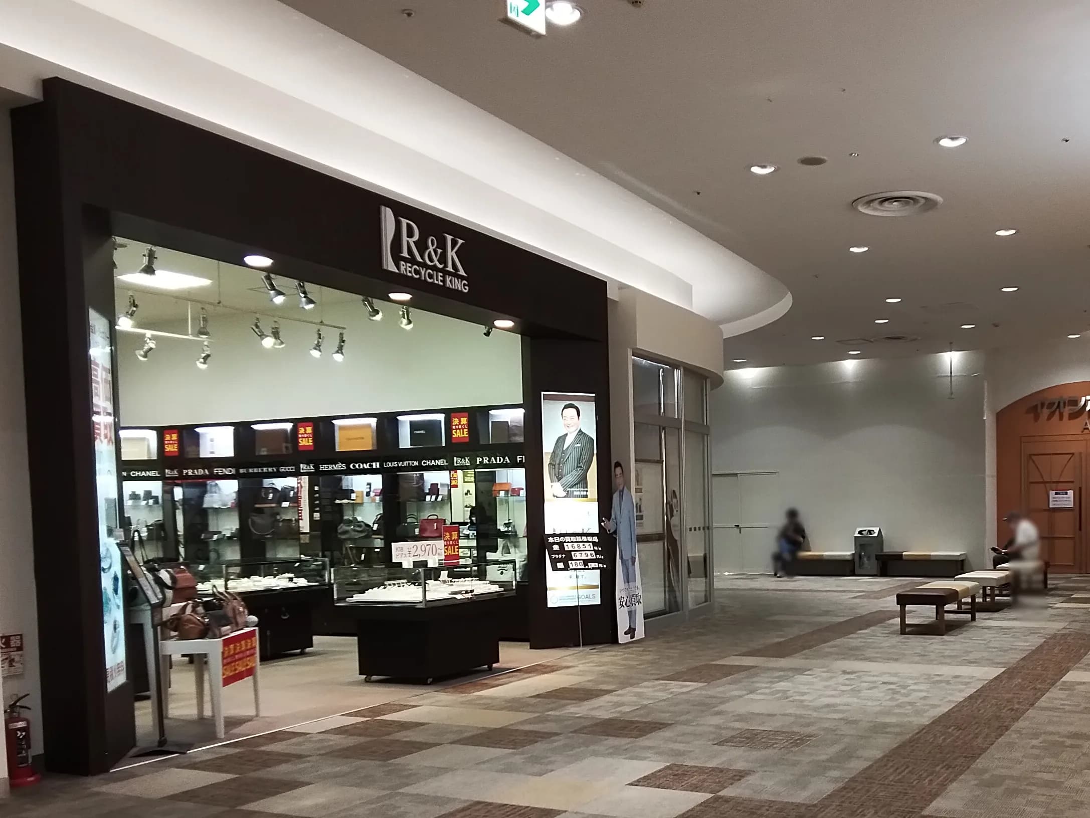 イオンモール千葉ニュータウン店への道順 6: 店頭