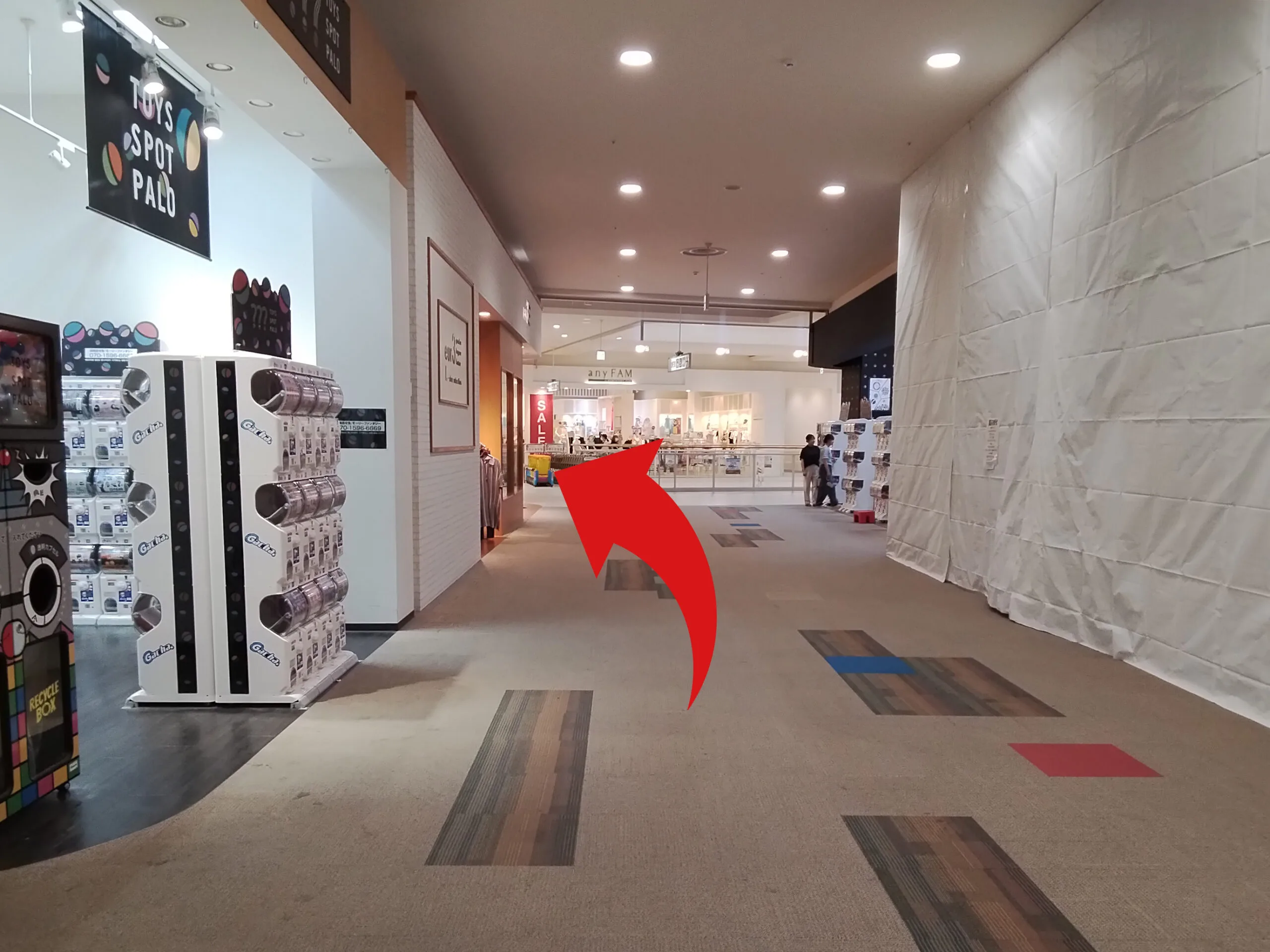 イオンモール新発田店への道順 6: トイズスポット脇