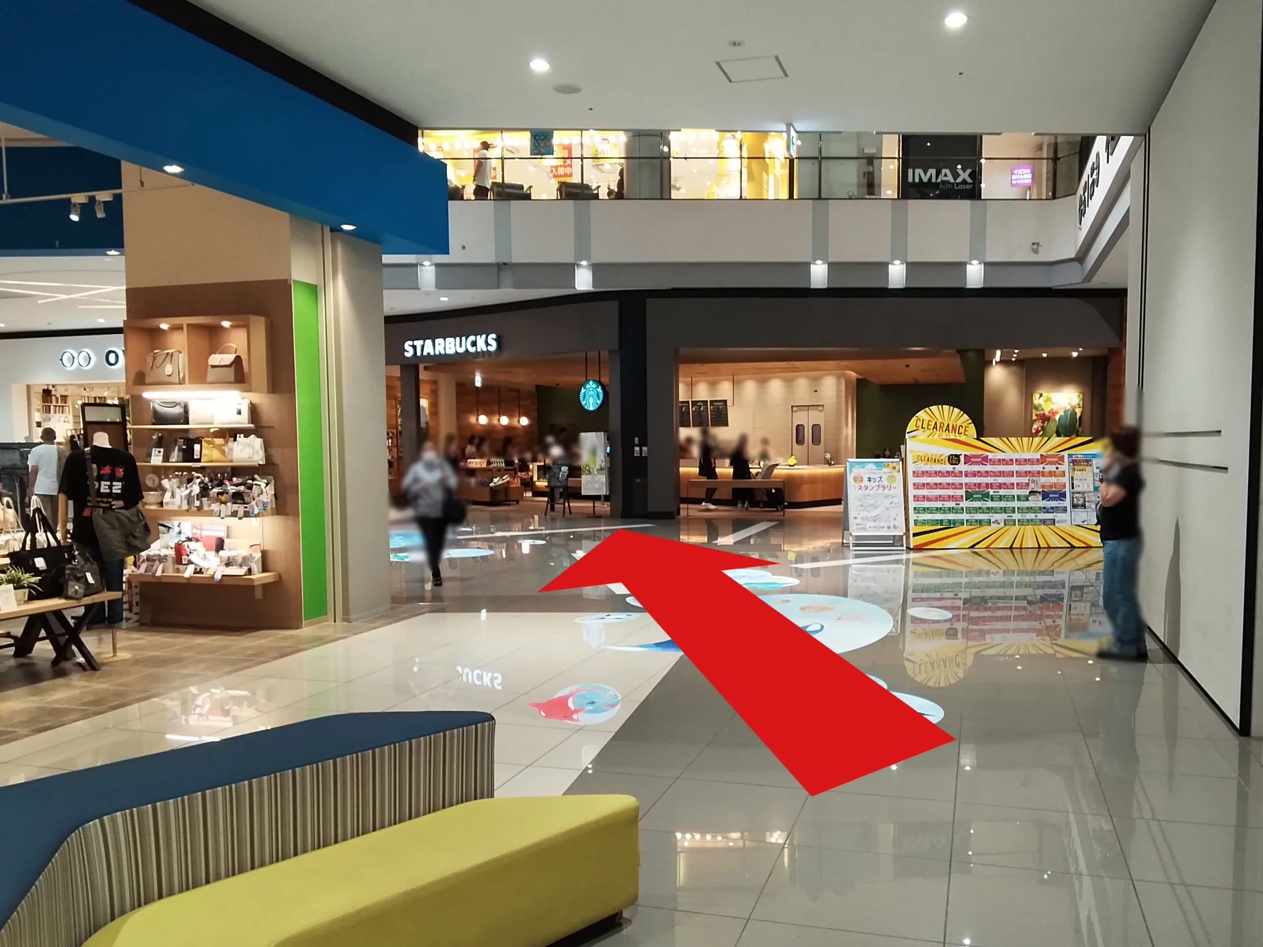 イオンモール四條畷店への道順 2: 1階通路写真