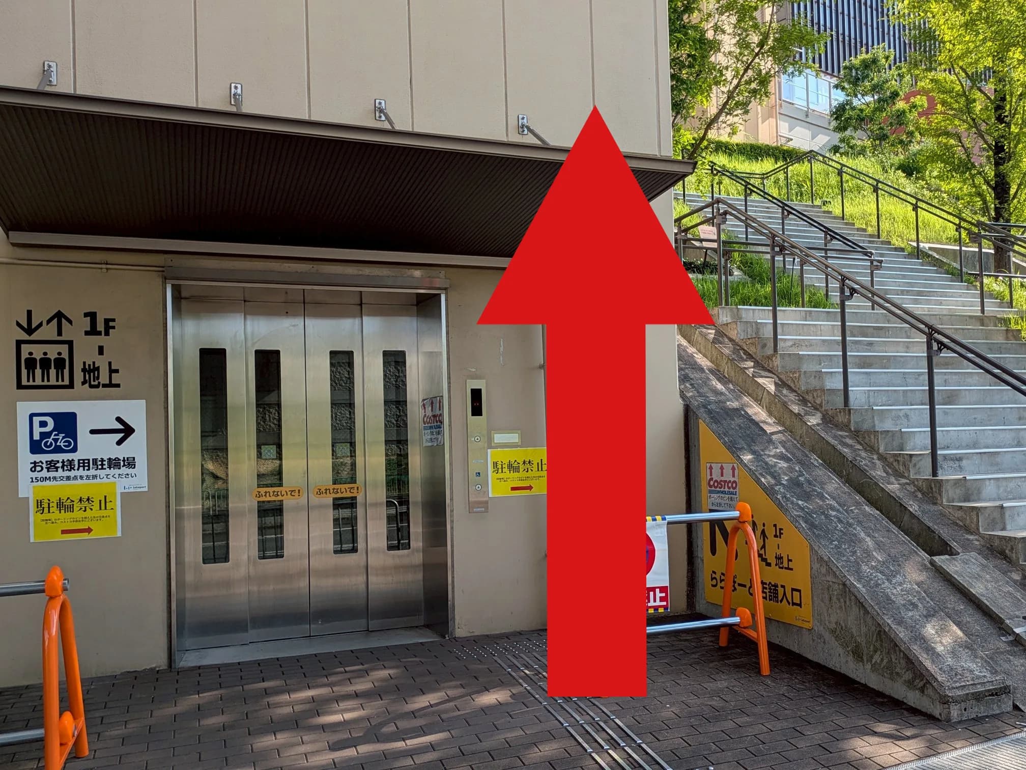 ららぽーと和泉店への道順 4: 高架下のEV、階段 バス停から