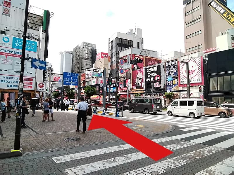 上野店への道順 2: 駅前通りの写真